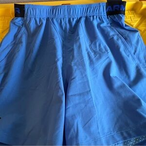 Under Armour Men’s Shorts w/ stretch liner. Above the knee. Size large. NWT